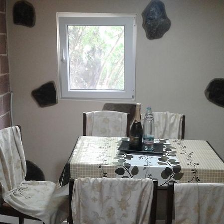 Guest House Nima Боржоми Екстериор снимка