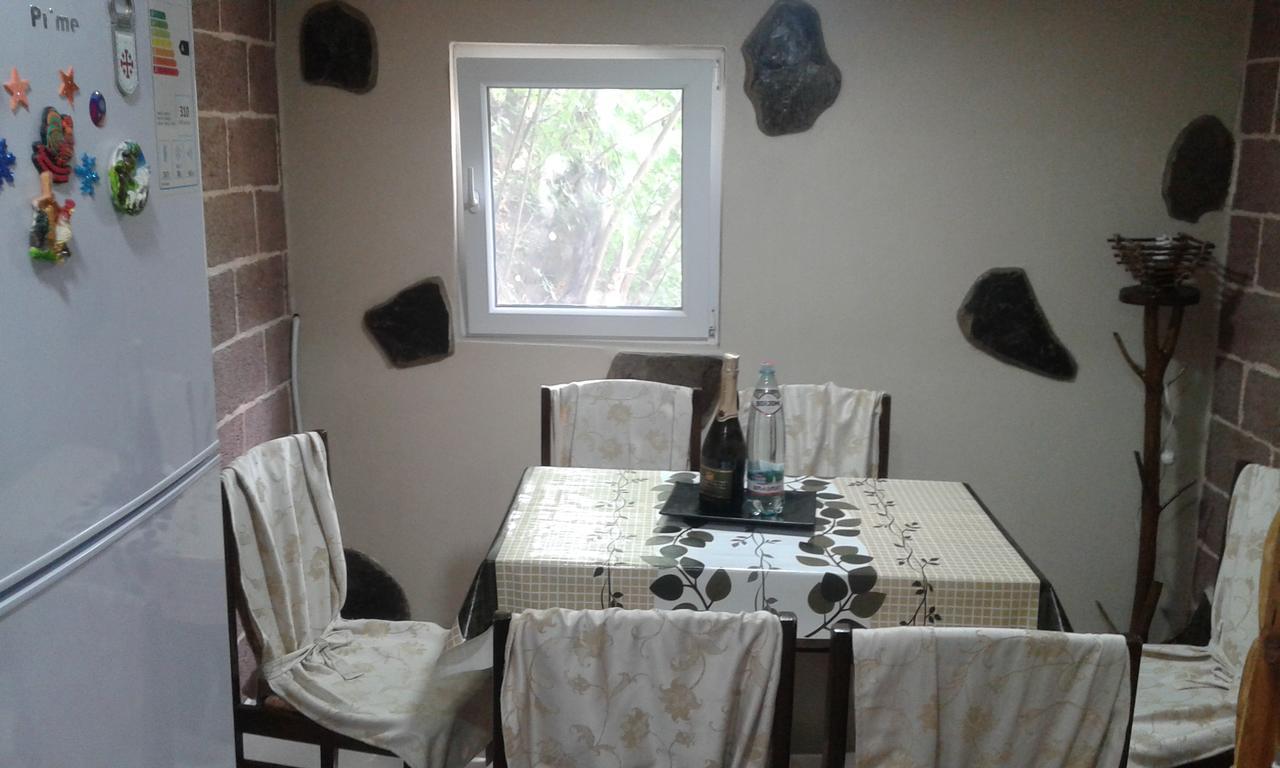 Guest House Nima Боржоми Екстериор снимка