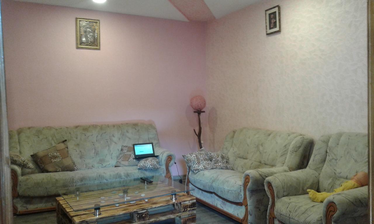 Guest House Nima Боржоми Екстериор снимка