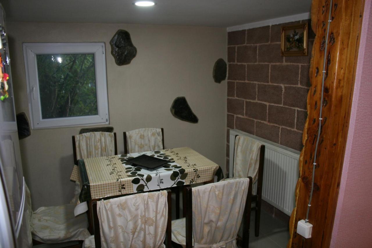 Guest House Nima Боржоми Екстериор снимка