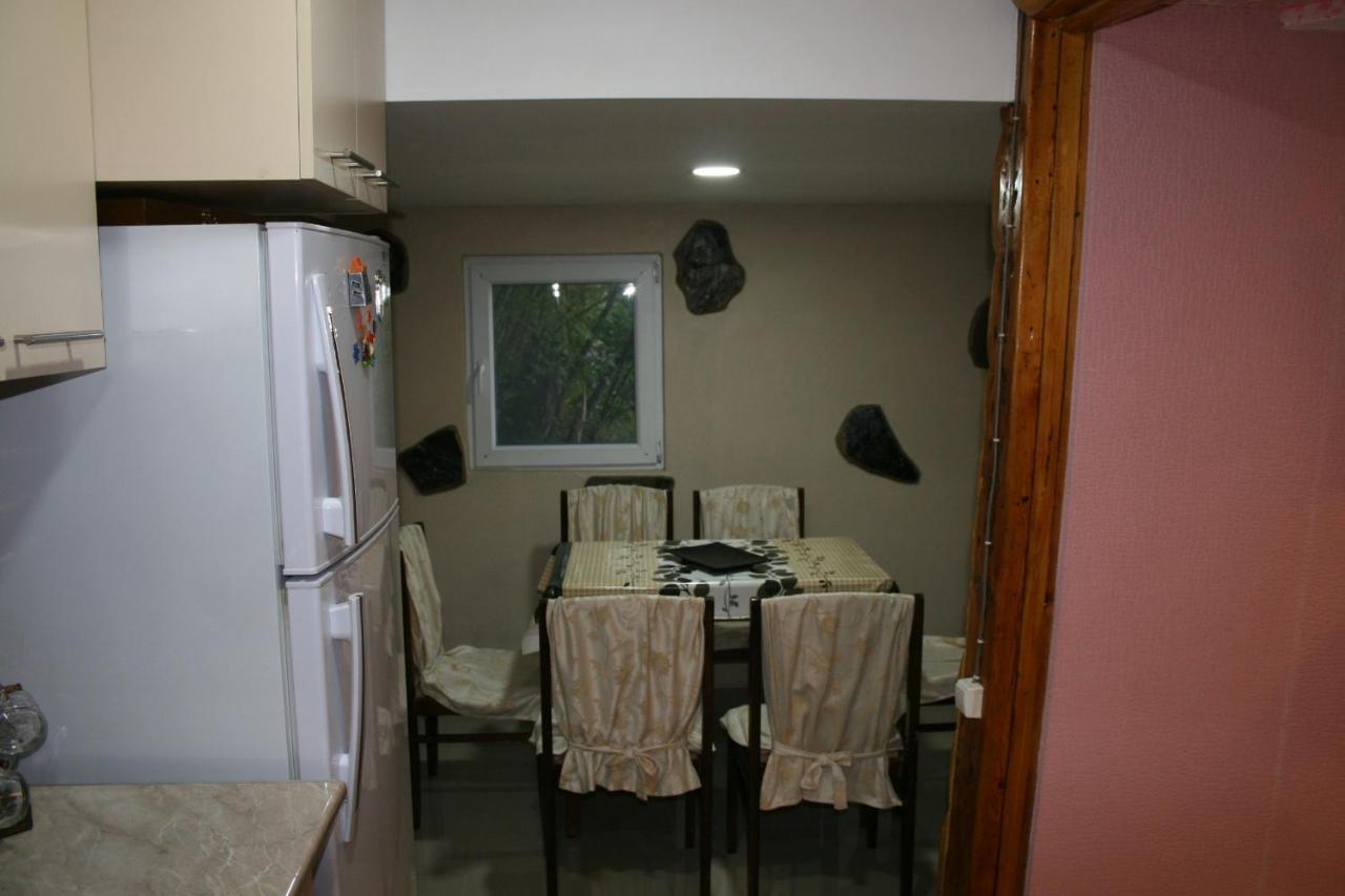 Guest House Nima Боржоми Екстериор снимка