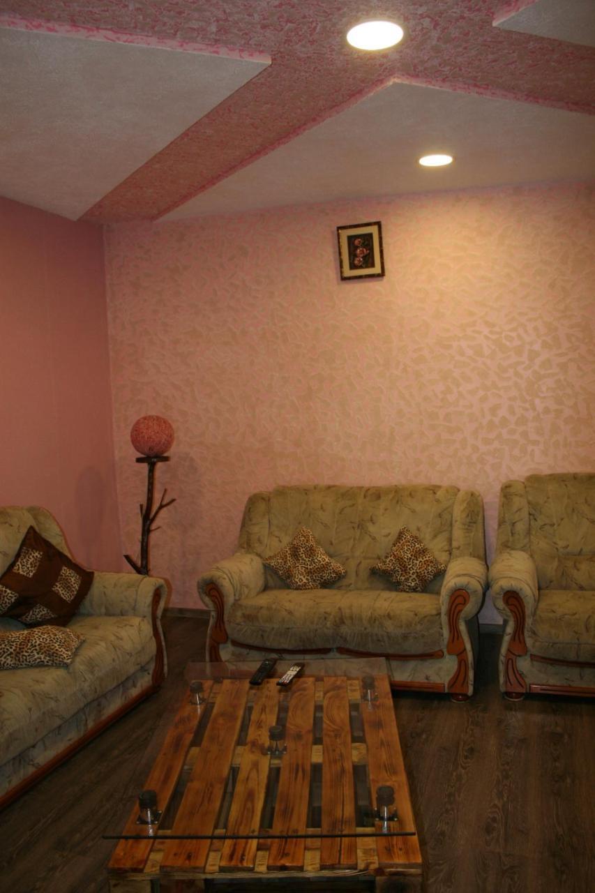 Guest House Nima Боржоми Екстериор снимка